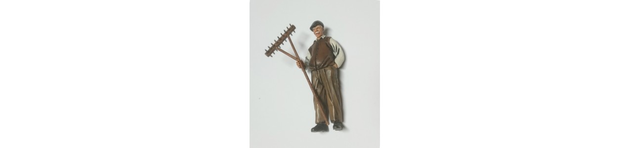 FIGURINES / ACCESSORIES